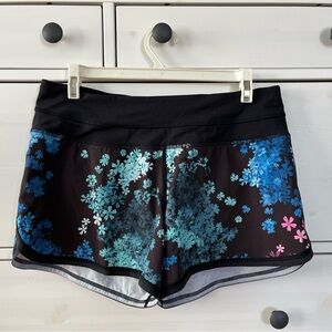 Lululemon shorts size 6